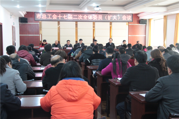 3月11日，梧州市總工會(huì)召開十七屆二次全委會(huì)（擴(kuò)大）會(huì)議，市委副書記蔣海東發(fā)表講話，市總工會(huì)黨組書記、常務(wù)副主席朱明勝作