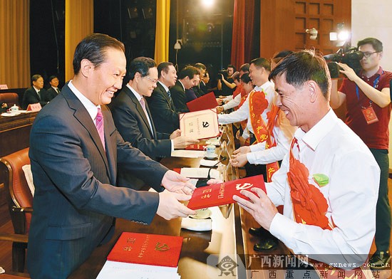 自治區(qū)黨委舉行慶祝中國(guó)共產(chǎn)黨成立95周年大會(huì)