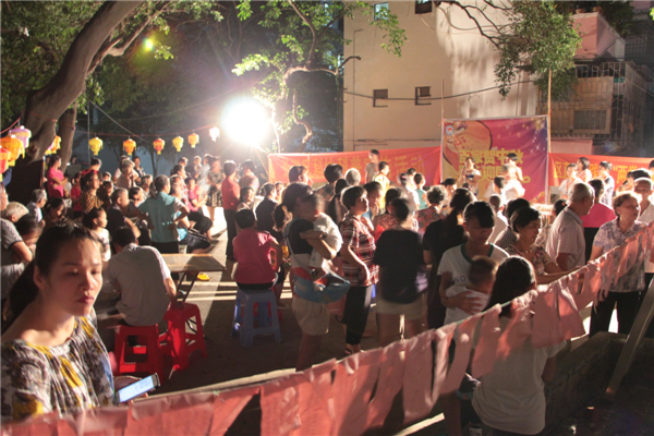 社區(qū)百家賀中秋 黨群同心迎國(guó)慶