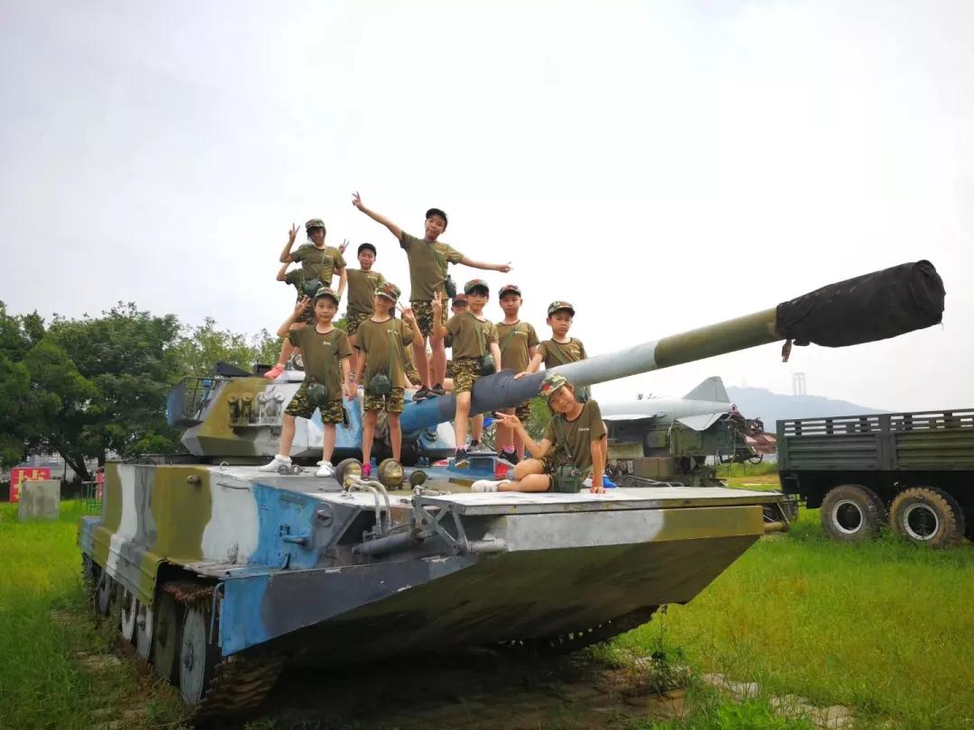 英姿颯爽小警察，精彩別樣夏令營(yíng)