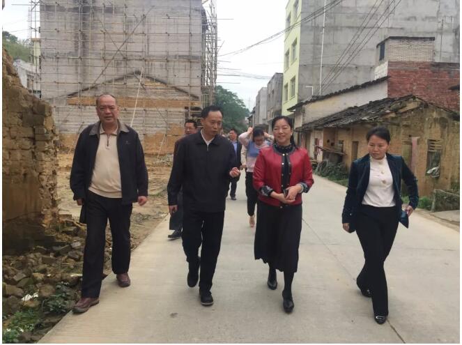 市總工會黨組書記、常務(wù)副主席梁耀忠到掛點幫扶村調(diào)研