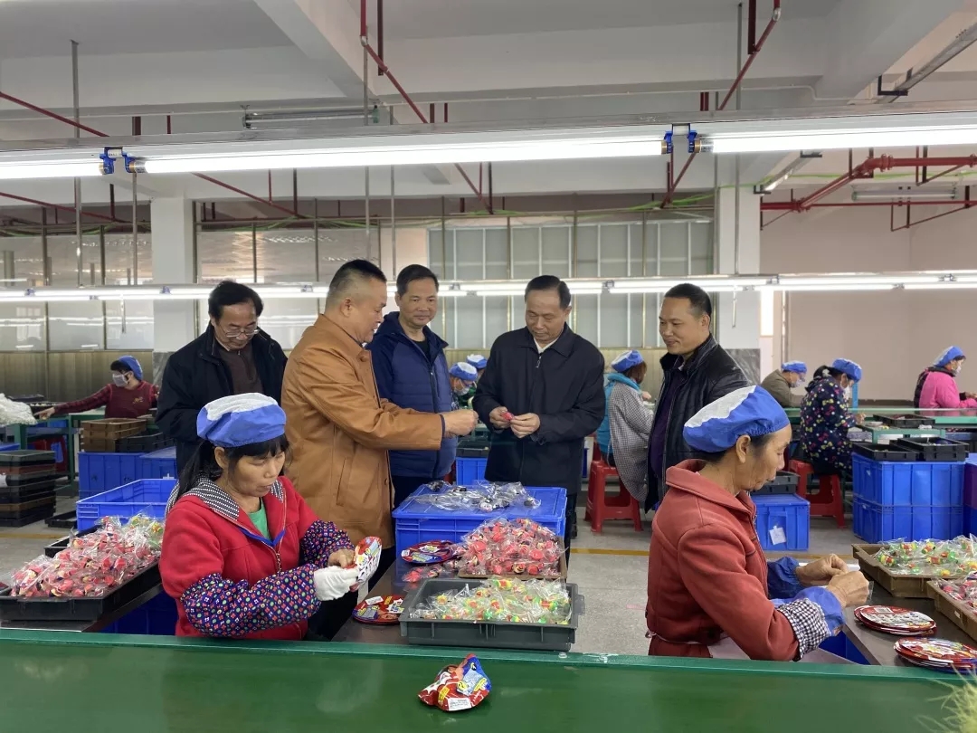 梁耀忠到藤縣調(diào)研基層工會(huì)組織建設(shè)