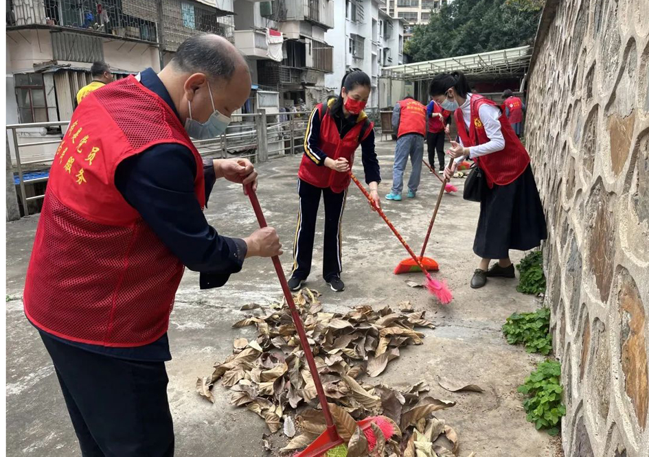 群力協(xié)作同清潔，學(xué)習(xí)雷鋒好榜樣
