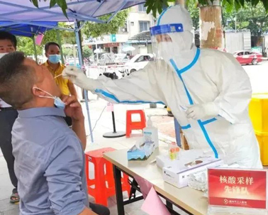 【“工”同抗疫 “會(huì)”聚力量】白衣執(zhí)甲，勇往直前！我市醫(yī)護(hù)人員奮戰(zhàn)在核酸采篩一線