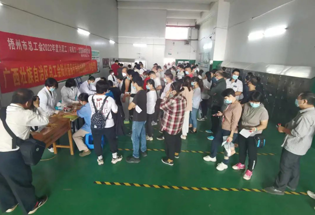 【學(xué)習(xí)黨的二十大精神】暖心體檢送上門(mén) 心系職工送健康