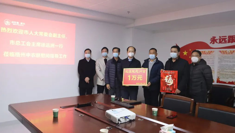 送“?！钡缴磉叄∈锌偣?huì)開(kāi)展“送溫暖”走訪慰問(wèn)活動(dòng)