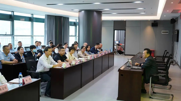 【“雙進(jìn)”宣講進(jìn)行時(shí)】踐行勞模精神 激發(fā)創(chuàng)新活力——梧州市總工會(huì)開(kāi)展“勞模工匠進(jìn)校園 思政教師進(jìn)企業(yè)”活動(dòng)