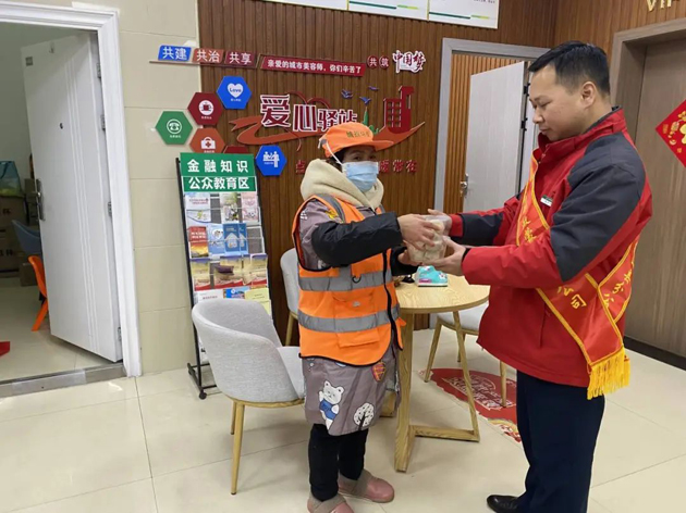 冬至團(tuán)圓日，工會(huì)服務(wù)暖心間