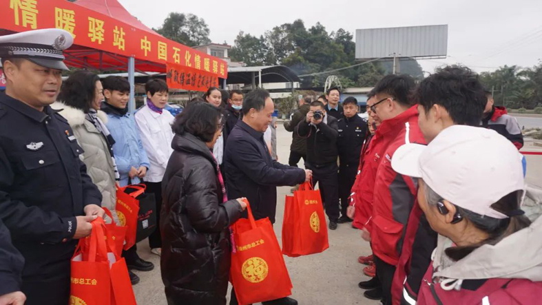 【“工”送暖冬】2024年“暖流行動(dòng) 情暖驛站”春節(jié)關(guān)愛(ài)公益活動(dòng)正式啟動(dòng)