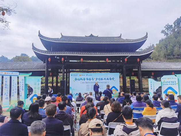 茶韻飄香滿港灣 鄉(xiāng)村振興畫(huà)卷開(kāi) | 市總工會(huì)和建行梧州分行聯(lián)合開(kāi)展助力鄉(xiāng)村振興公益行活動(dòng)