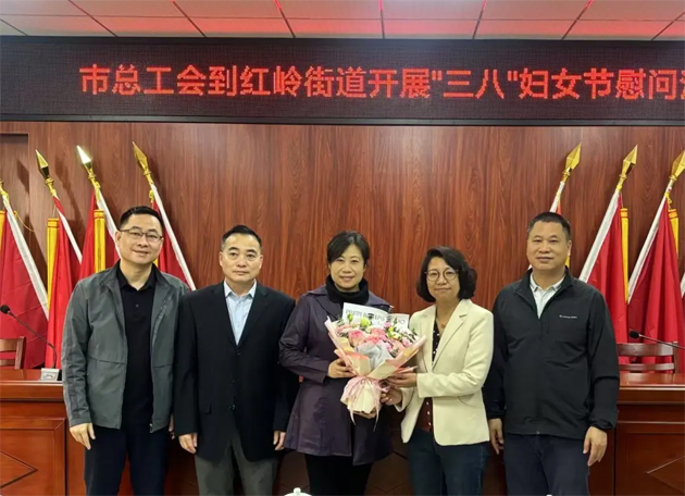 “花”樣過(guò)節(jié)，綻放巾幗芳華系列（三）丨市總工會(huì)開(kāi)展巾幗勞模工匠走訪慰問(wèn)活動(dòng)
