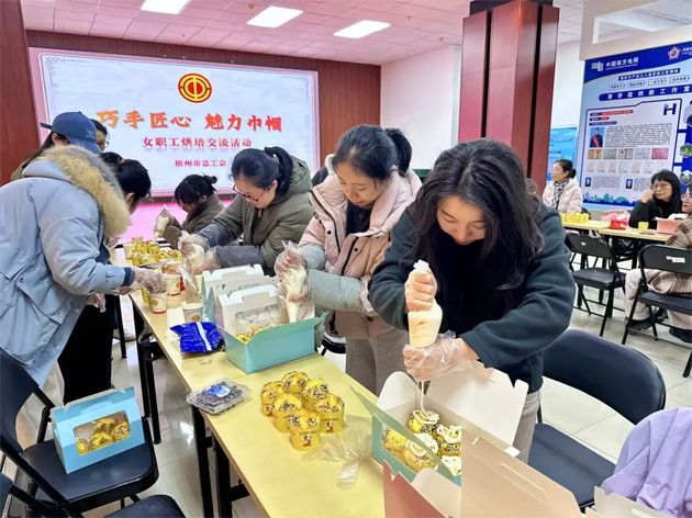 “花”樣過(guò)節(jié)，綻放巾幗芳華系列（五）丨市總工會(huì)開(kāi)展“巧手匠心 魅力巾幗”女職工技藝交流活動(dòng)