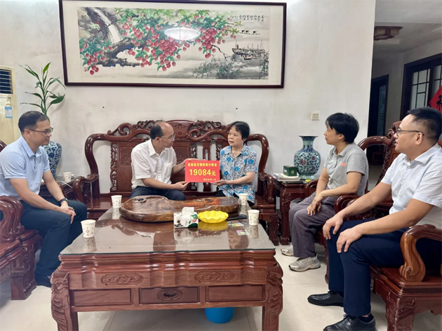 情系勞模 溫暖同行｜梧州市總工會國慶中秋節(jié)前走訪慰問困難勞模代表