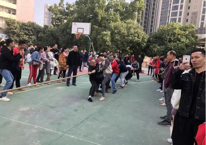 龍圩區(qū)總工會開展“慶元旦、迎春節(jié)”職工趣味體育活動