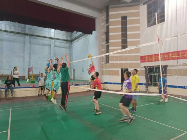 運動點燃激情，拼搏展現(xiàn)風采