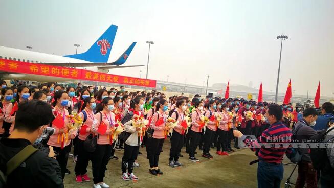 今天，梧州的英雄辭別黃鶴樓回家了