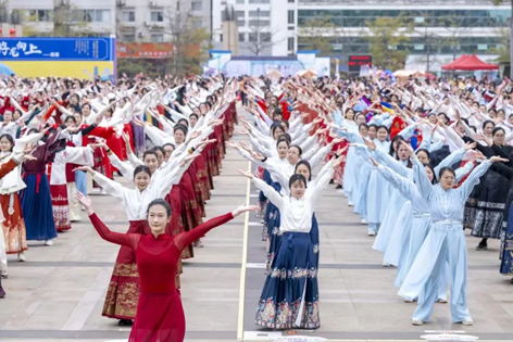 【跟黨奮進新征程 巾幗建功新時代】梧州市第十二屆婦女國風(fēng)趣味體育運動會暨“梧家巧姐姐”國潮集市，精彩綻放！