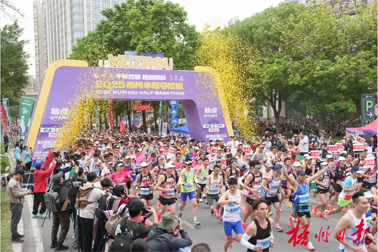 在充滿嶺南風(fēng)情的賽道上盡情奔跑丨2025梧州半程馬拉松順利舉行 蔣連生李振品出席起跑儀式