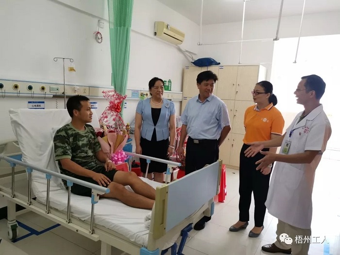 岑溪市總工會慰問塌方搜救一線工作隊(duì)員