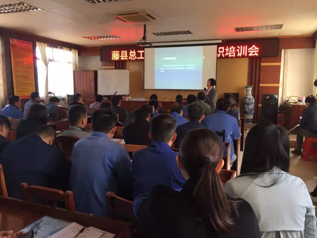 “尊法守法·攜手筑夢(mèng)”服務(wù)農(nóng)民工公益法律服務(wù)行動(dòng)進(jìn)企業(yè)