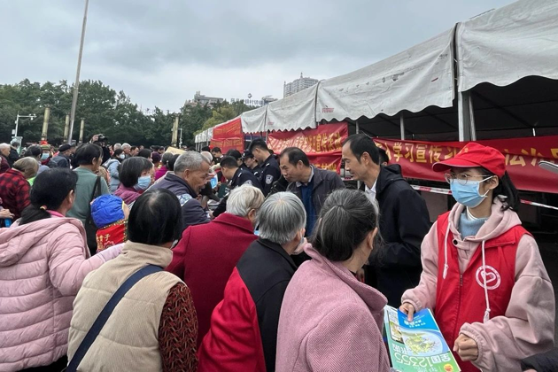 藤縣總工會(huì)開(kāi)展2023年“憲法宣傳周”集中宣傳