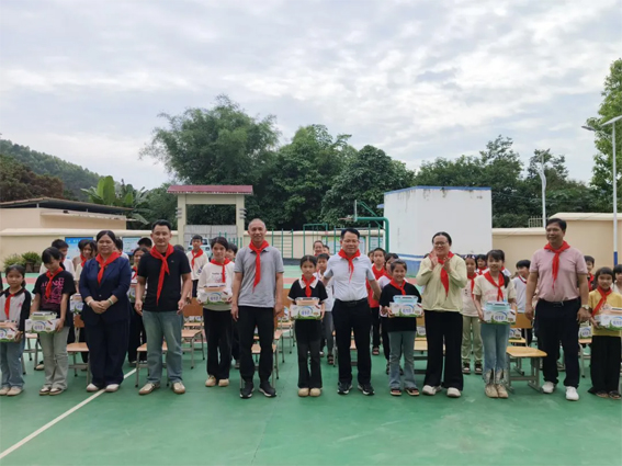 龍圩區(qū)總工會開展“情暖六一 愛伴成長”2025年“六一”兒童節(jié)關(guān)愛活動